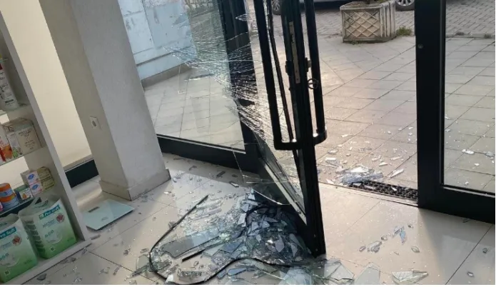 Hajnat thyejnë tri barnatore në Suharekë, farmacistët ftohen për kujdes gjatë festave