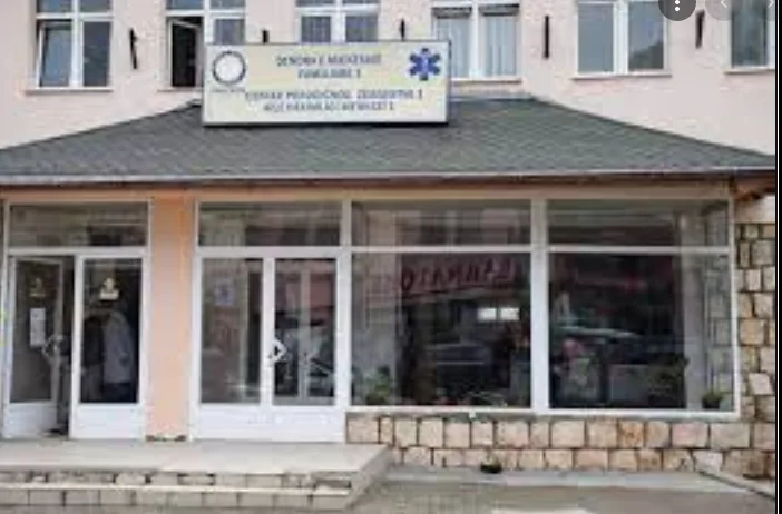 Mjeku mungon në QMF 1 në Prizren, ankohen pacientët (Video)