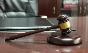 Dënohet me 6 muaj burgim personi që kanosi Kurtin