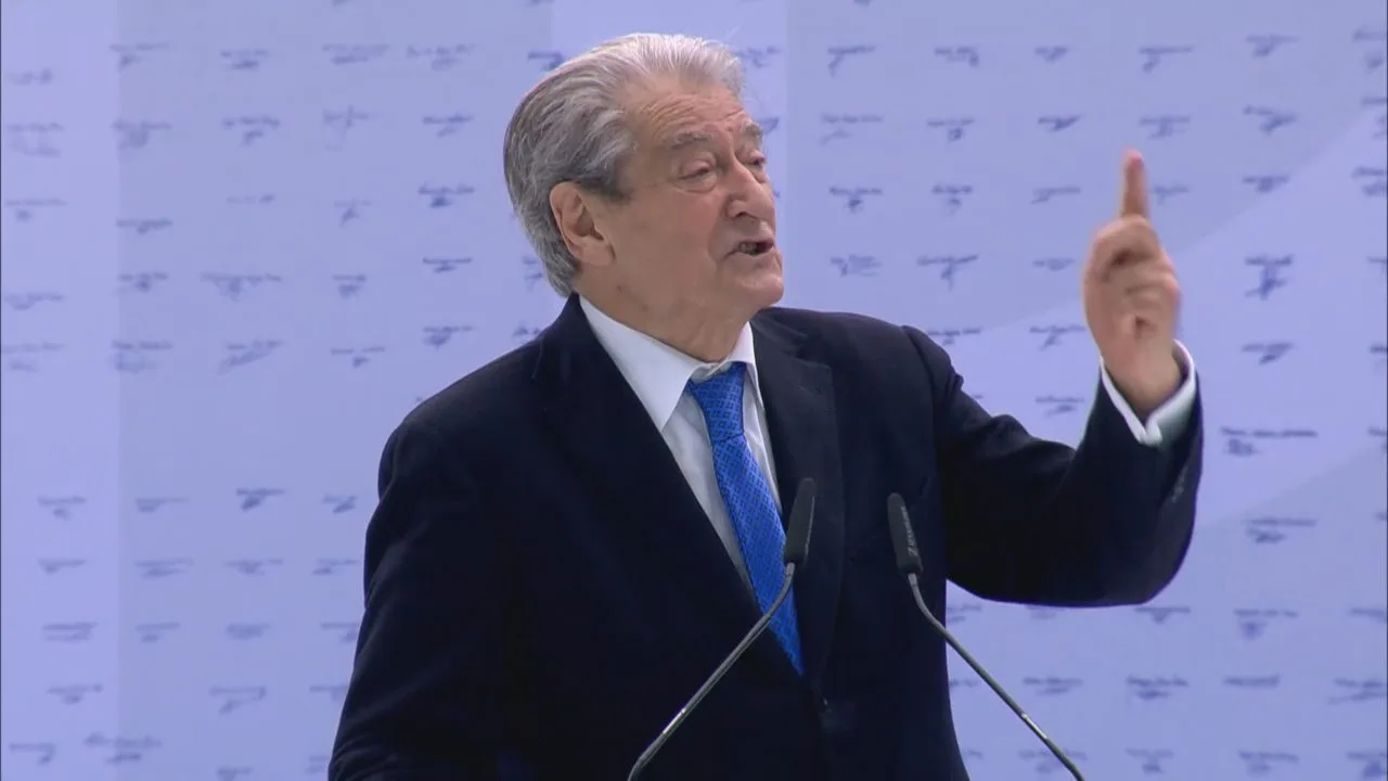 Berisha kërcënon Vuçiqin: Mos shkel në Tiranë