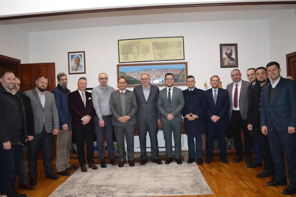 Drejtuesit e Këshillit të Bashkësisë Islame në Prizren, vizituan kryetarin, Shaqir Totaj