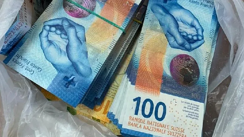 Policia sekuestron 3 mijë franga zvicerane në Prishtinë, dyshohet se janë të falsifikuara