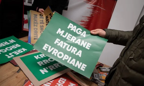 Sot mbahet protesta kundër shtrenjtimit të rrymës e thirrur nga PSD-ja