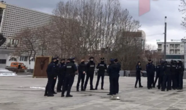 Protesta e PSD-së, Policia vendoset para objektit të Qeverisë