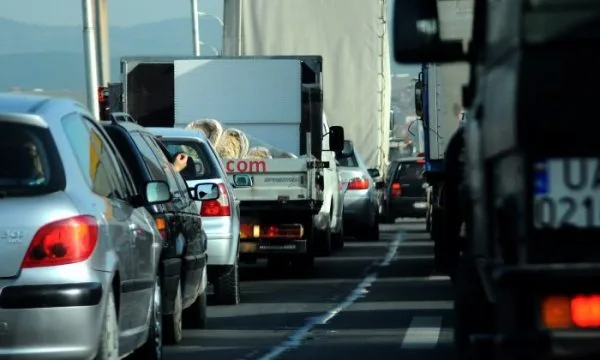 Gjendja nëpër pikat kufitare, pritje deri 40 min në Merdare