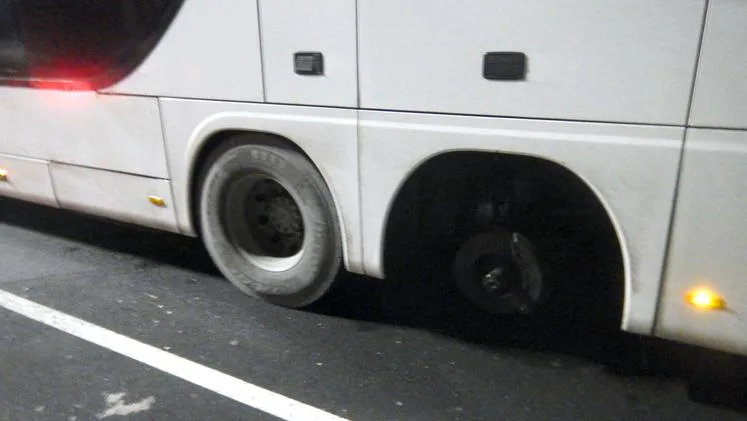 Shoferi nga Kosova ndalohet në Slloveni, drejtonte autobusin pa një rrotë
