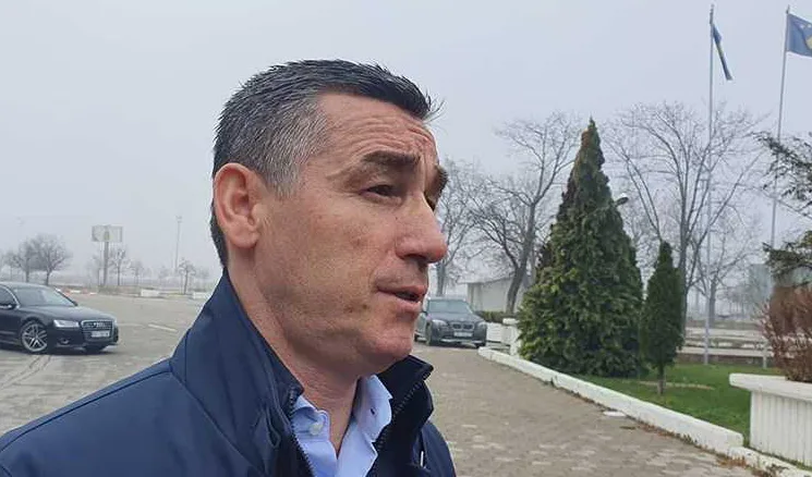 Kadri Veseli përfundon vizitën, largohet nën përcjelljen e EULEX-it