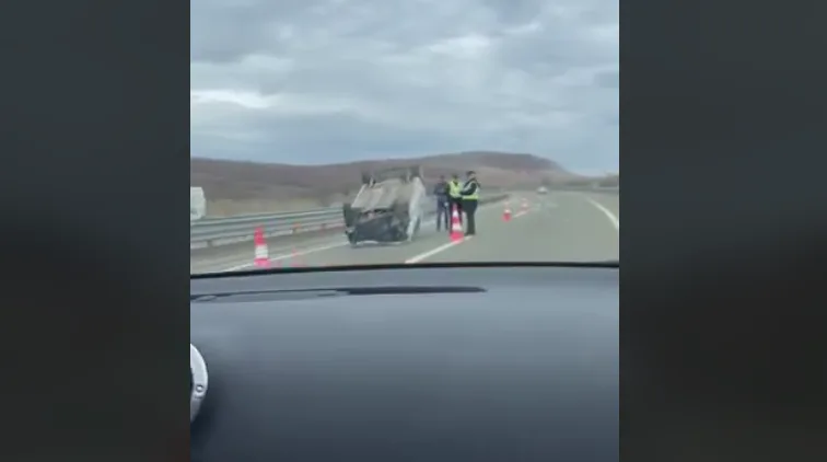 Vetaksident në autostradën “Ibrahim Rugova” në afërsi të Malishevës, rrokulliset vetura
