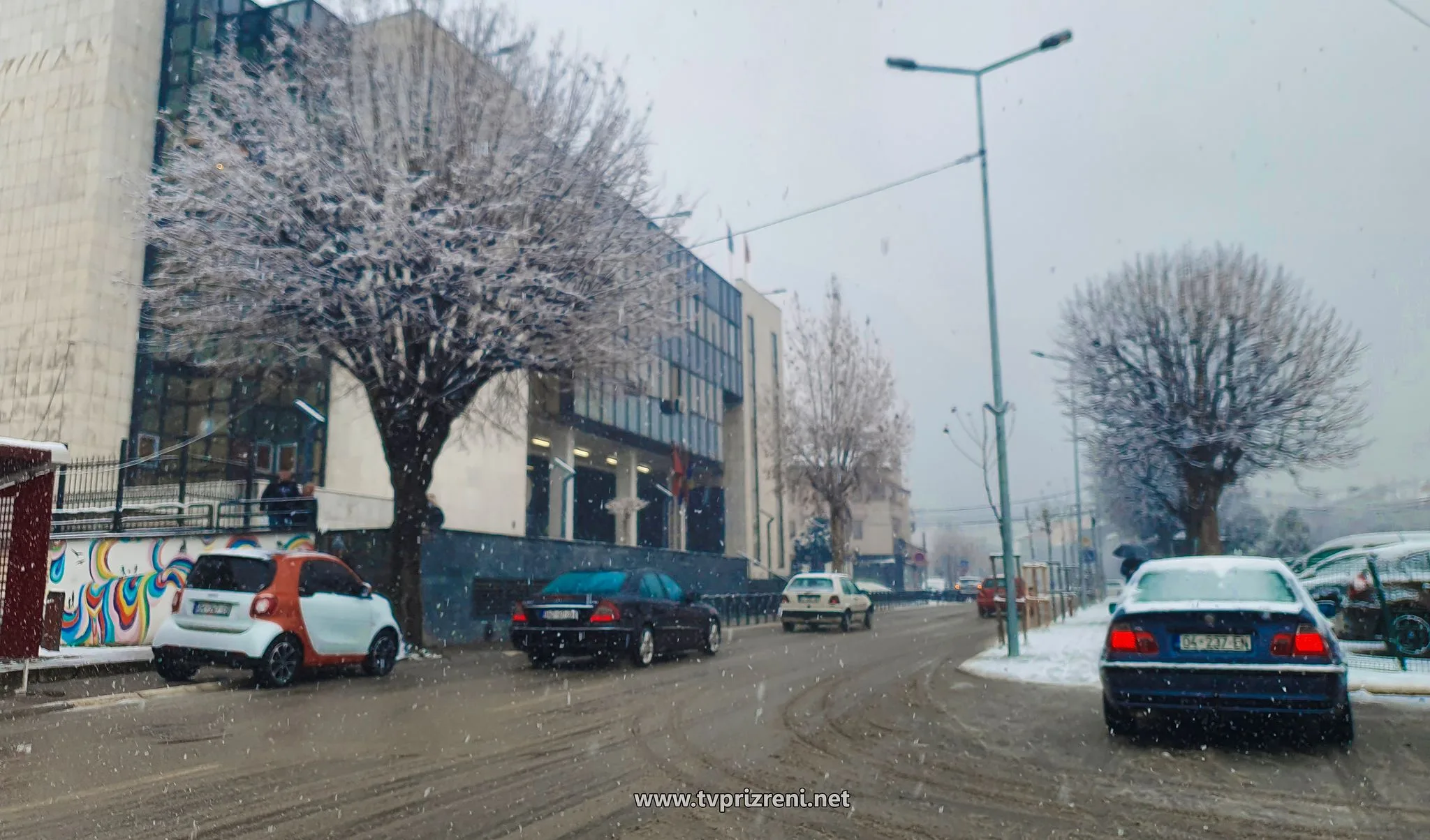 Moti në dy ditët e ardhshme, borë e temperatura të ulëta
