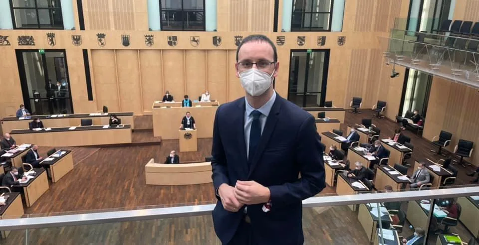 Reagimi i ambasadorit kosovar, pasi Gjermania njohu patentë shoferët