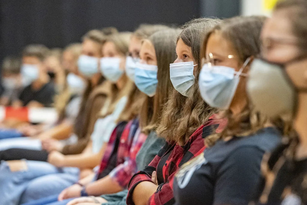 Hiqen maskat për nxënësit e shkollave austriake në klasa nga 21 shkurti