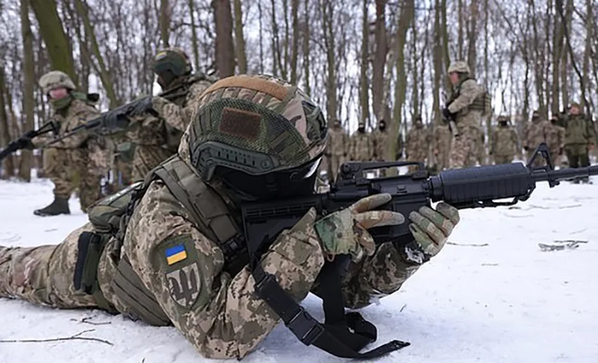 Privohen nga jeta dy ushtarë ukrainas dhe plagosen 12 të tjerë