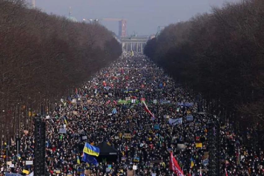 100 mijë protestues në Berlin, kundër pushtimit rus në Ukrainë