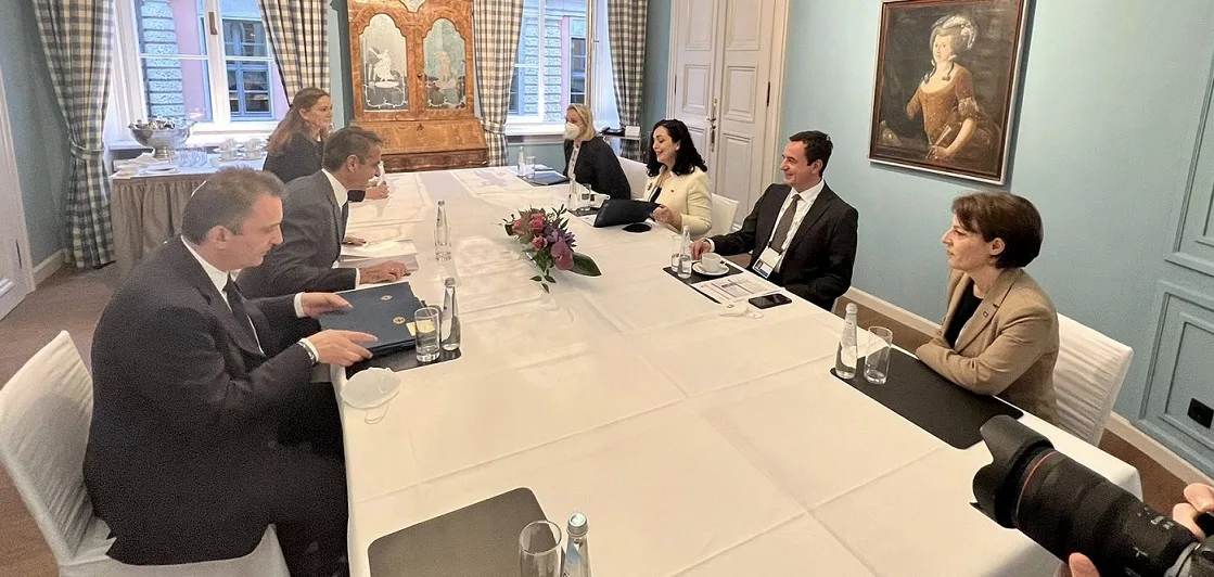 Osmani dhe Kurti takohen me kryeministrin grek, i kërkojnë njohjen