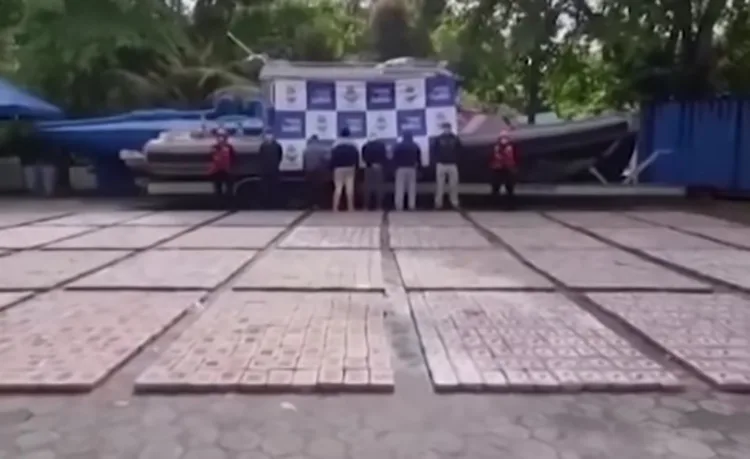 Kolumbi: Kapen katër tonë kokainë brenda një nëndetëse (VIDEO)