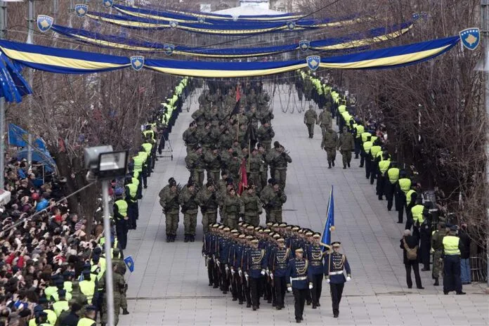 FSK-ja dhe Policia e Kosovës parakalojnë sot në shesh, bëhet thirrje për dalje masive