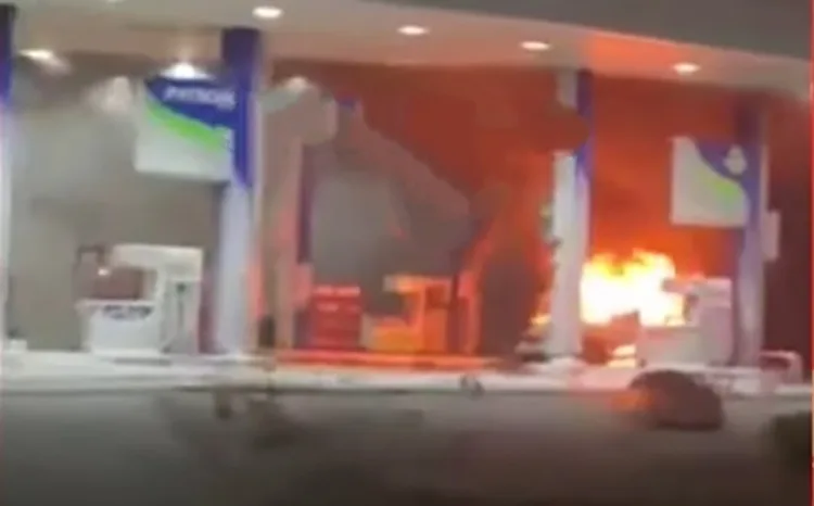 Vdes një person në Ferizaj pasi vetura mori flakë në një pompë derivatesh