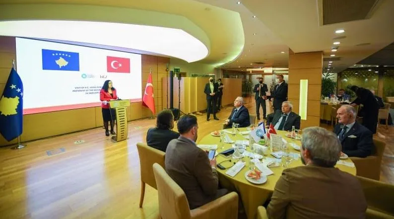 Osmani fton bizneset turke për investim në Kosovë