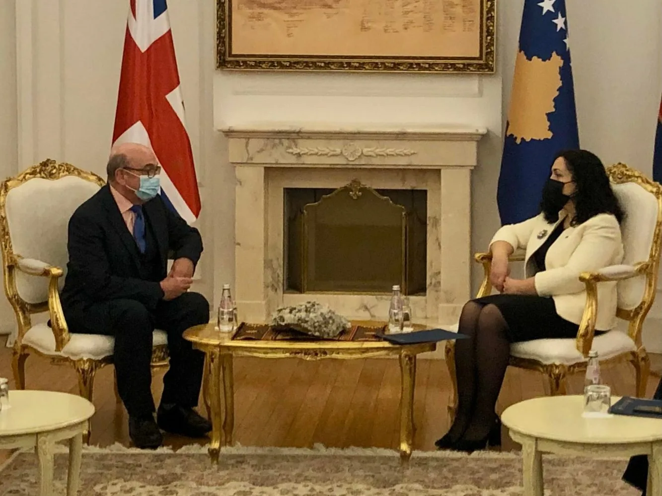Presidentja Osmani pret në takim emisarin britanik
