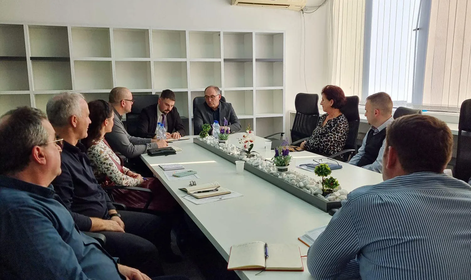 Kryetari i Prizrenit, Shaqir Totaj takohet me drejtorin e Administratës, Edin Shehu
