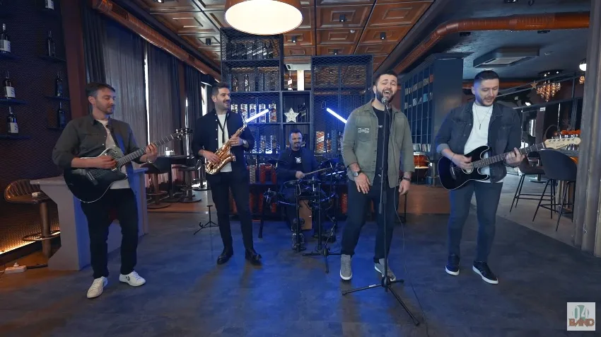 Grupi i mirënjohur muzikor prizrenas “04 band”, sapo lansoi videoklipin e ri “Seen”