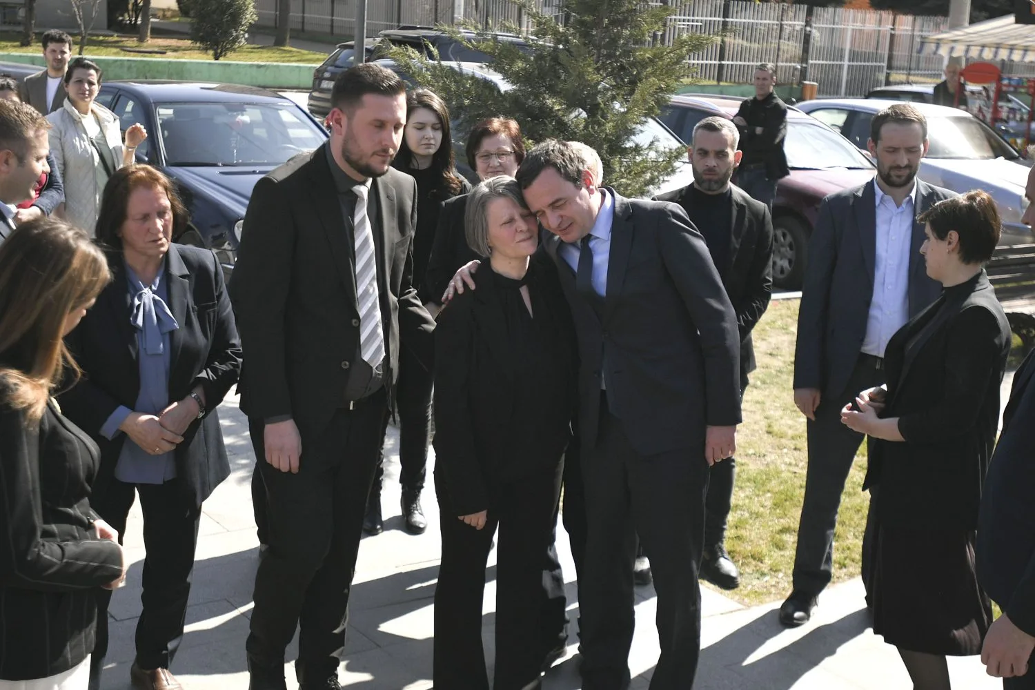 Në 23-vjetorin e masakrës, Kurti dhe Konjufca vizitojnë familjen Berisha