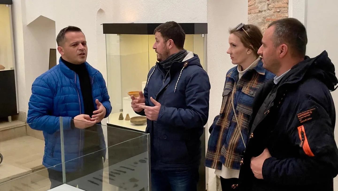 Muzeu Arkeologjik i Prizrenit së shpejti mund t’i presë vizitorët dhe t’u ofrojë një përjetim të veçantë me të paktën një mijë artefakte