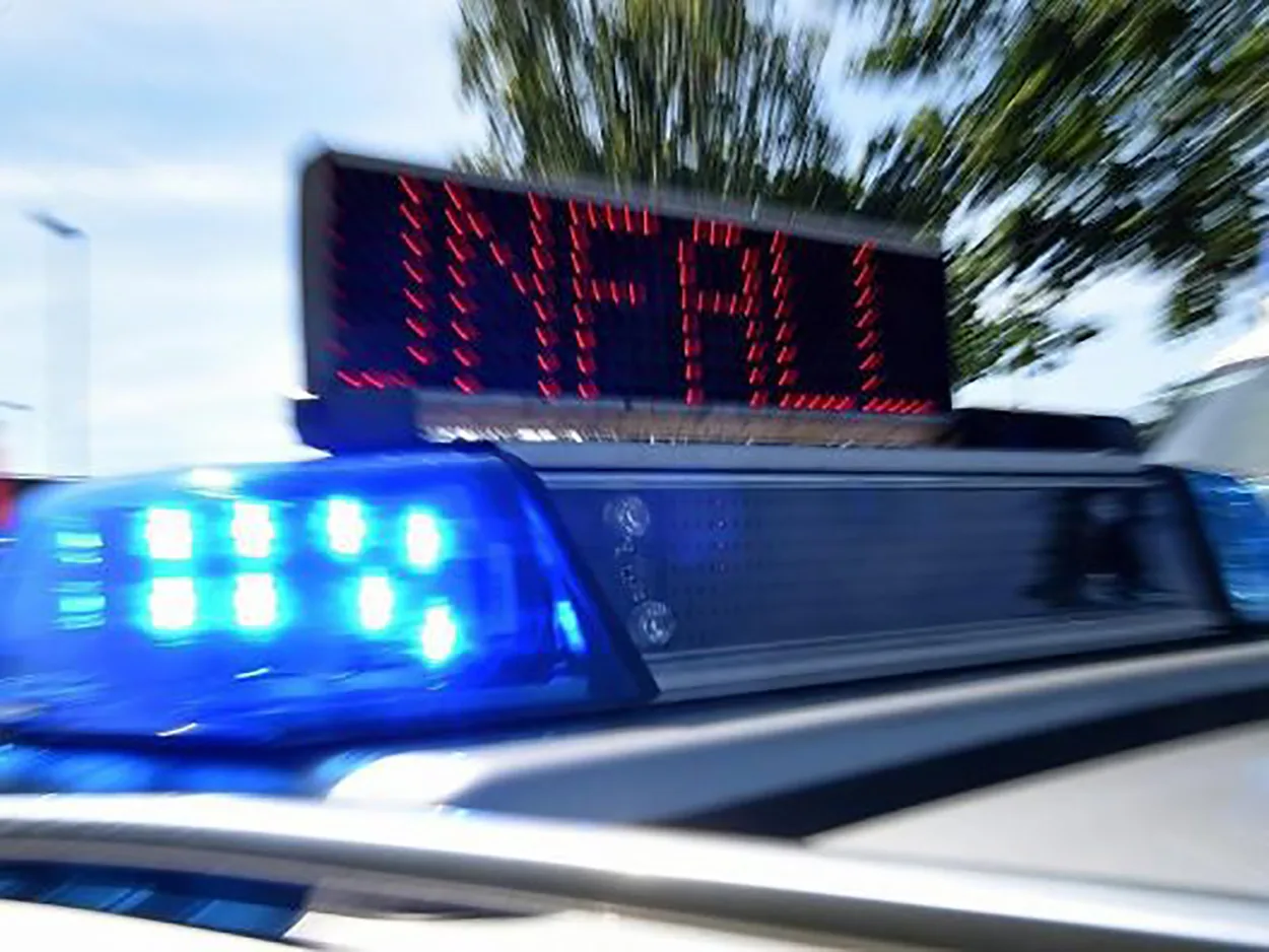 Vozitësi kosovar rrëshqet me autobus dhe bie në një kanal në Austri