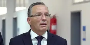 Hamza: Kurti po e çon vendin drejt një anarkie politike, që mund ta destabilizojë shtetin tonë të ri