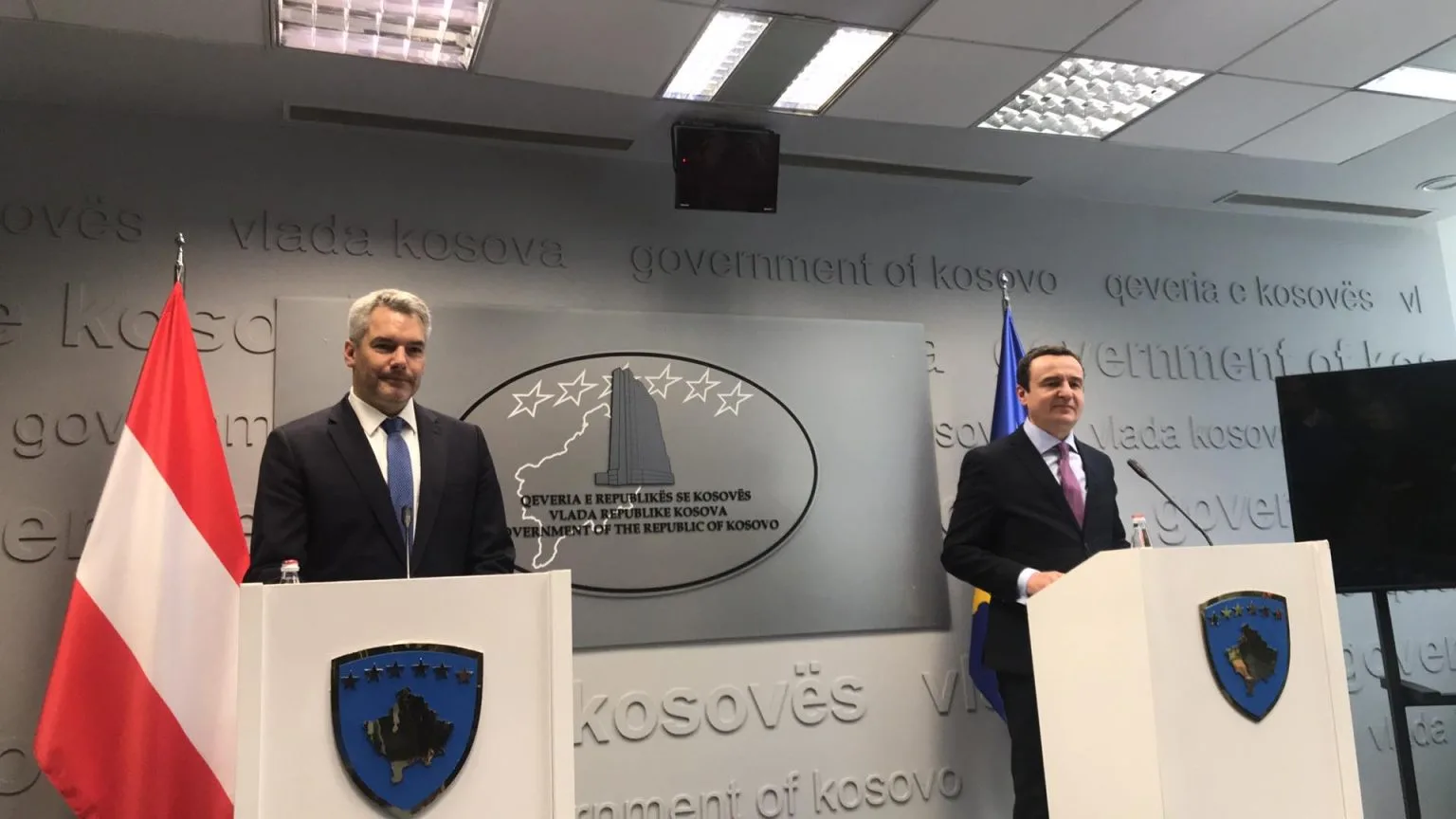 Kurti kërkon nga kancelari austriak të shtyjë përpara procesin e liberalizimit të vizave