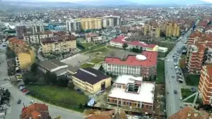 Parandalohet një tragjedi në Prizren, policia dhe zjarrfikësit shpëtojnë një person