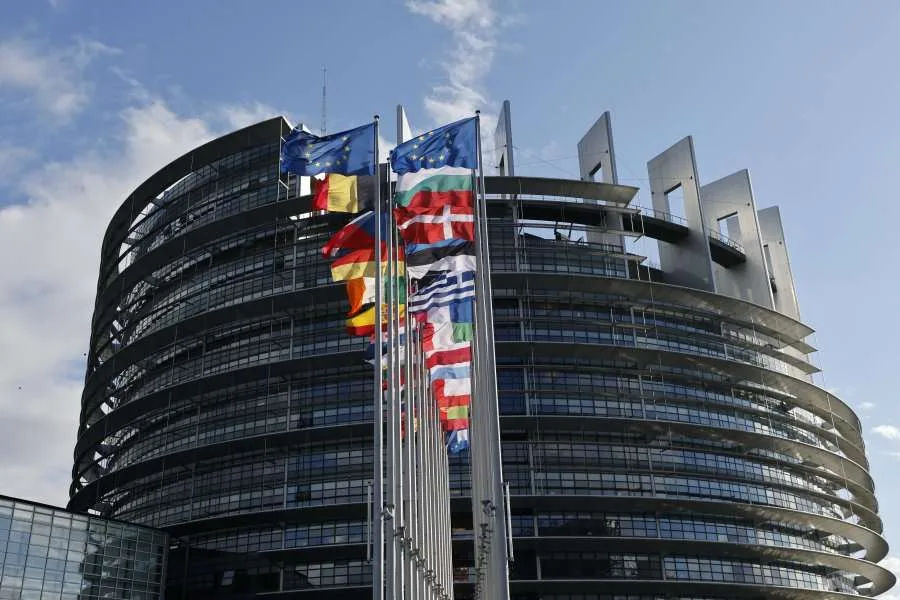 Eurodeputetët letër Komisionit Evropian: Ngrini negociatat me Serbinë