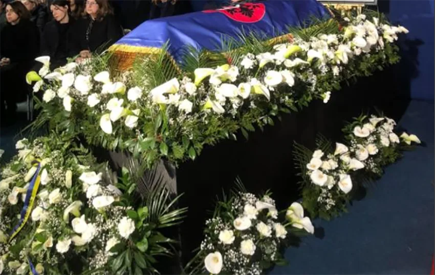 Nis me homazhe ceremonia e varrimit të Haki Rugovës