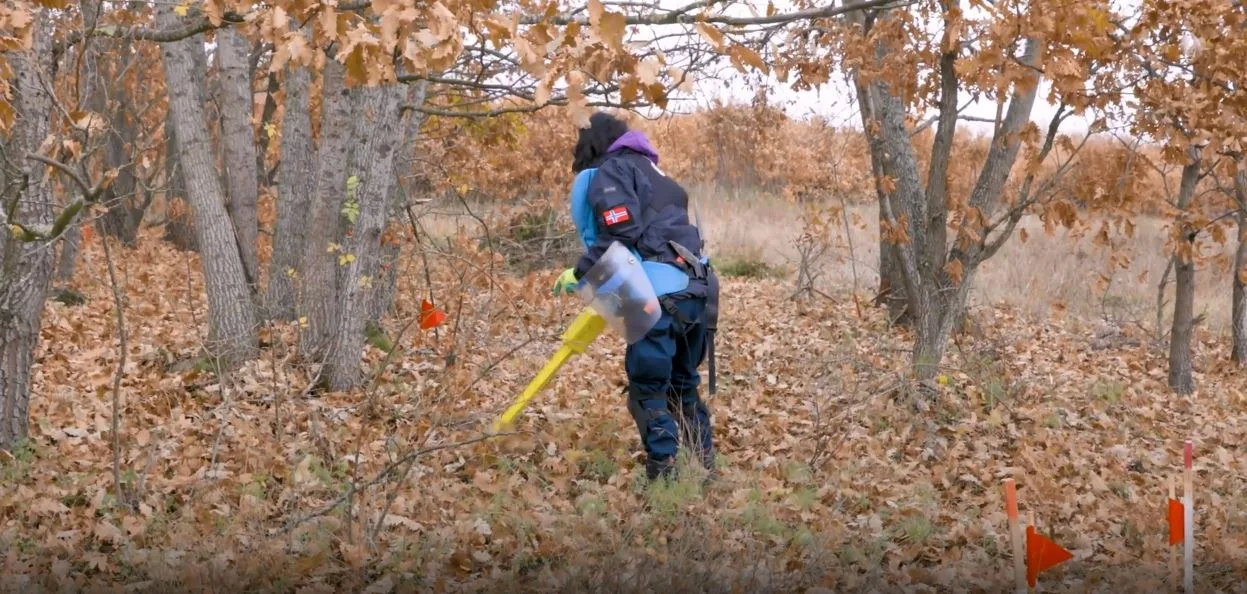 Për më shumë se 20 vjet gratë e Kosovës, të angazhuara në çminimin e zonave të rrezikshme (VIDEO)