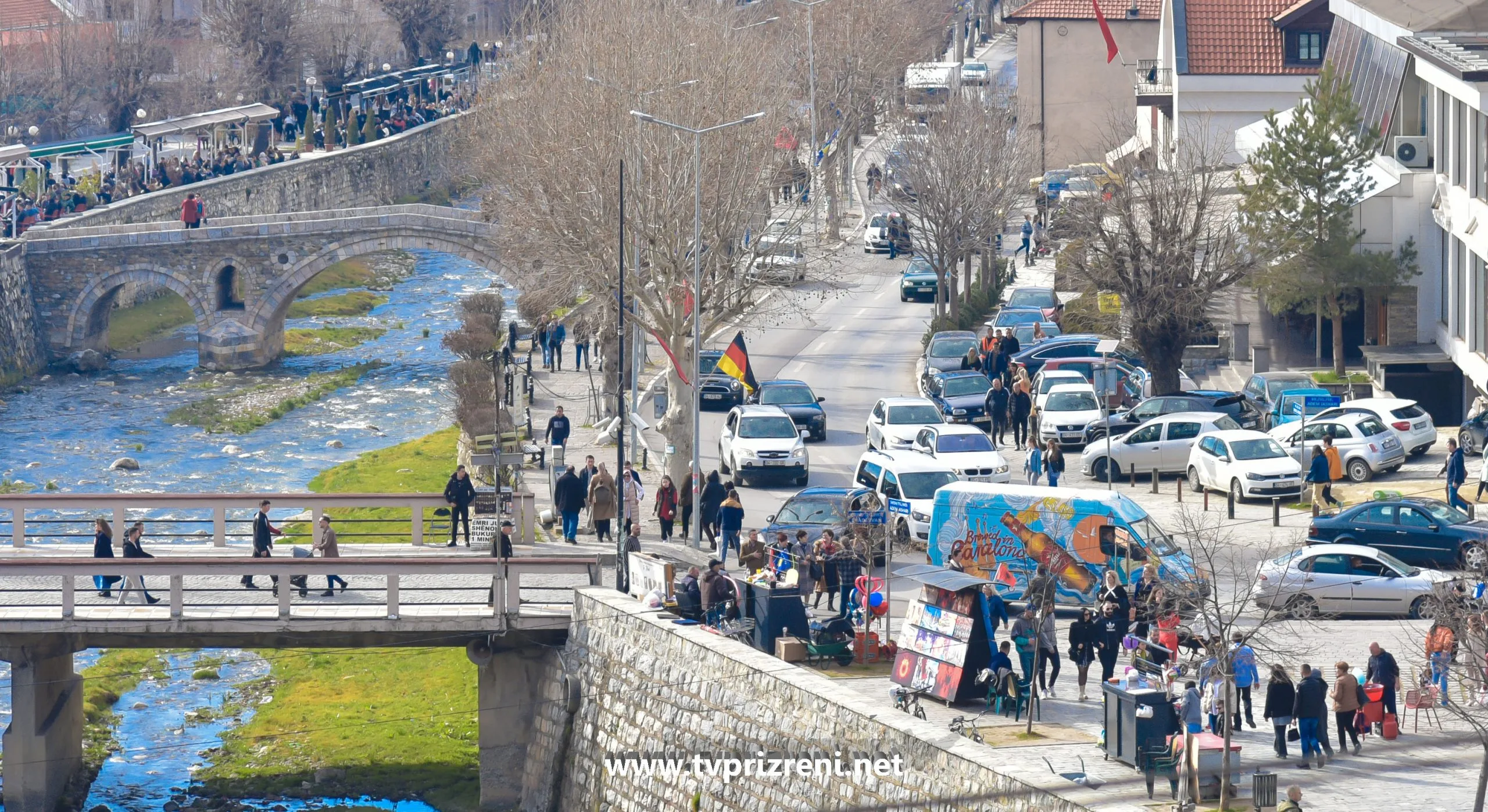 Prizren: Po shqiptonin gjobë trafiku, policët kanosen nga dy persona