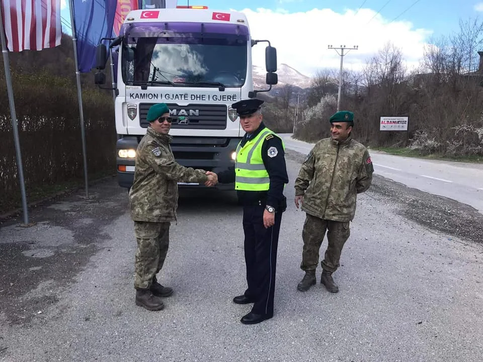 Policia në Prizren asistoi KFOR-in Turk në sigurimin e rrugës gjatë transportit të disa makinerive të rënda
