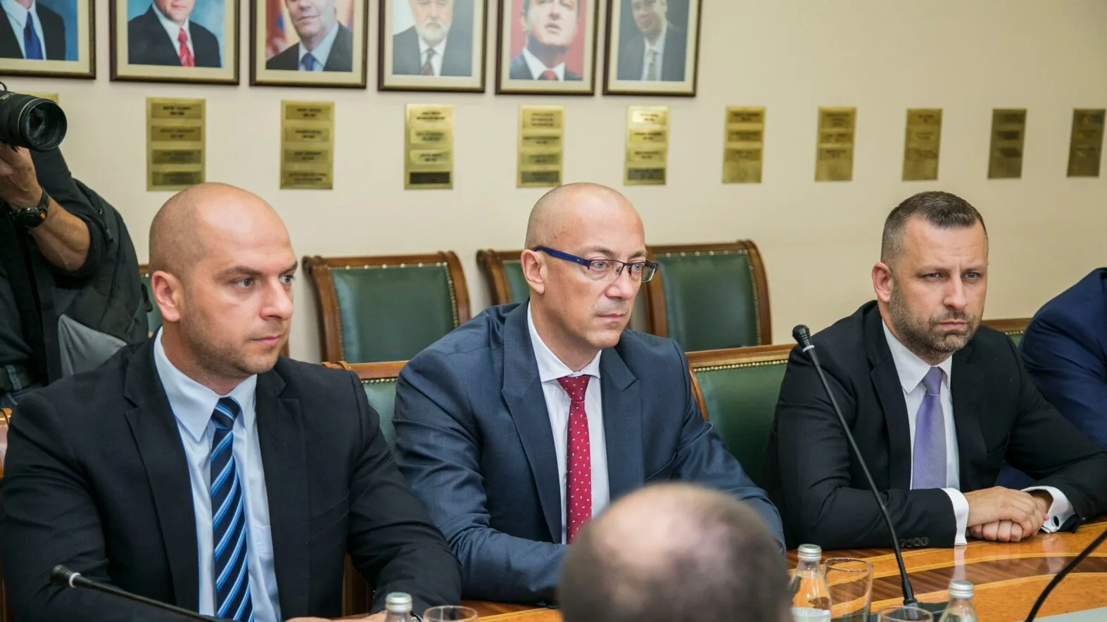 Lista Serbe e shpall Anglinë armike të Serbisë