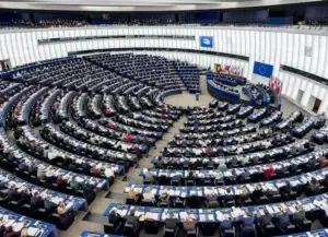 Kosova merr mbështetje nga Brukseli dhe Uashingtoni, por përballet me sfida politike