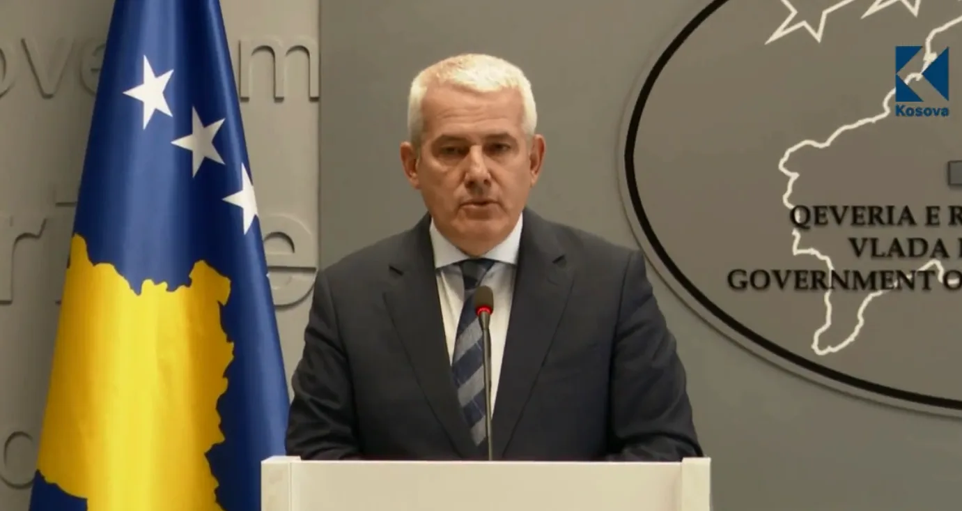 Ministri Sveçla e drejtori i policisë Mehmeti, pas pak në konferencë për media