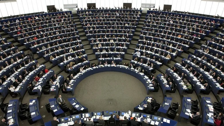 PE kërkon nga Serbia që të ketë qëndrim të qartë ndaj luftës në Ukrainë