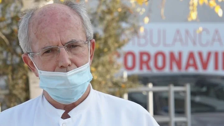 Pensionohet infektologu Salih Ahmeti, kolegët ia shtrojnë një iftar