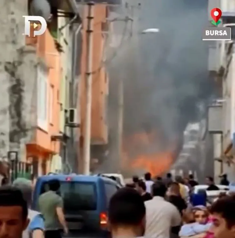 Rrëzohet aeroplani në Bursa të Turqisë, vdesin pilotët (VIDEO)