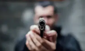 Të shtëna me armë zjarri në Korishë, një person arrestohet për tentim vrasje