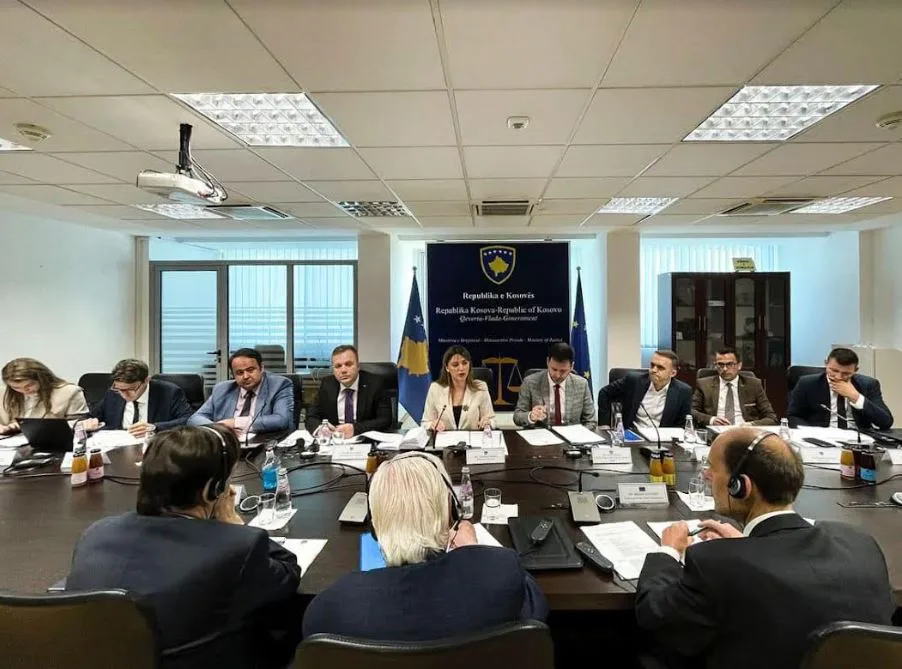 Haxhiu takoi anëtarët e Komisionit të Venecias, flasin për themelimin e Byrosë Shtetërore