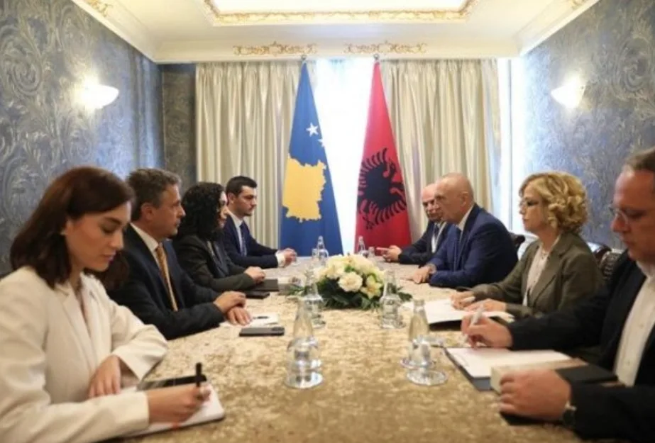 Ilir Meta takohet me Vjosa Osmanin