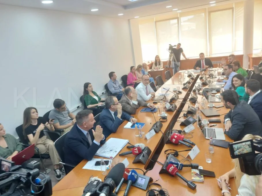 Komisioni për Buxhet dhe Transfere s’kalon propozimin për tërheqje nga Trusti