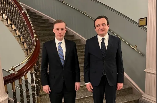 Albin Kurti takon këshilltarin kryesor të Bidenit