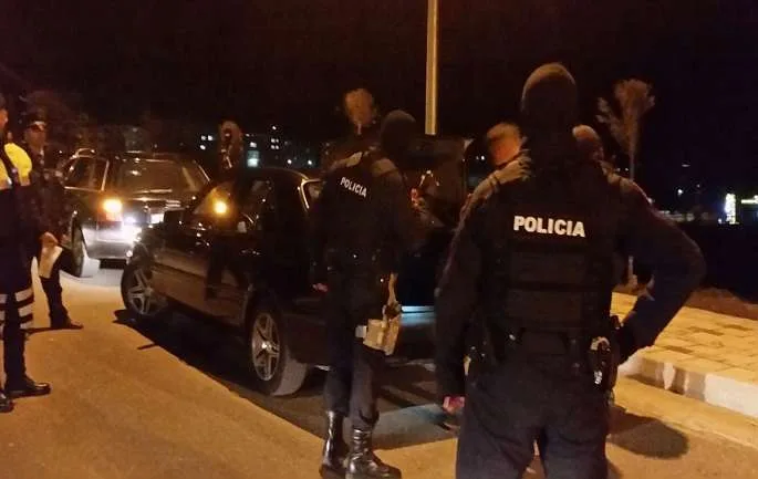 Rrahje masive në një lokal të natës në Prizren, lëndohen 7 persona, policia gjen armë