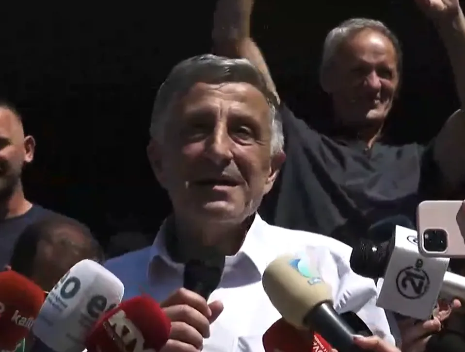 Jasharaj kritikon krerët shtetërorë: Është turp të qëndroni në Amerikë