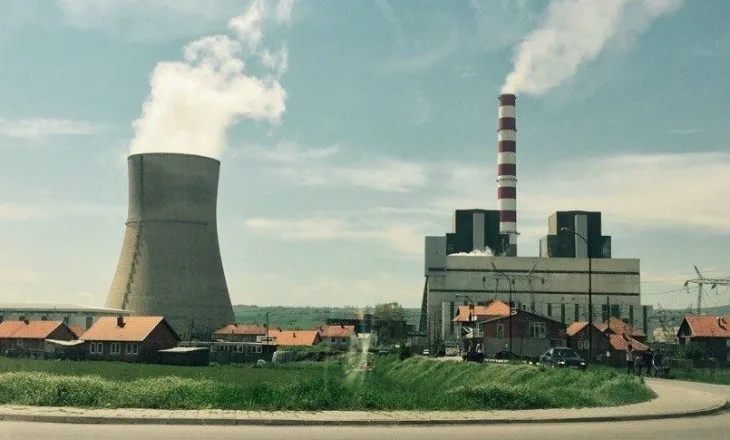 Dy persona të armatosur grabisin kabllo në termocentralin “Kosova A”